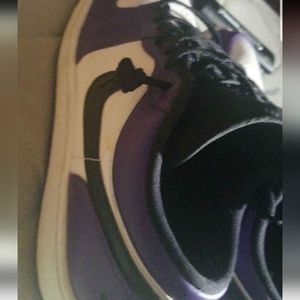 Air Jordan's low courtside purple